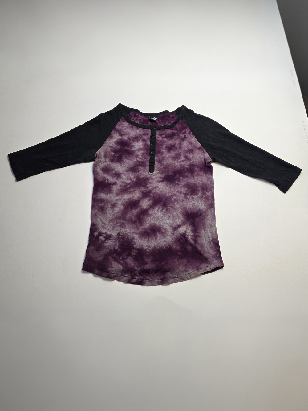 Empyre Purple Tie-dye Henley Raglan Variant with 3/4 Black Sleeves Women's XS